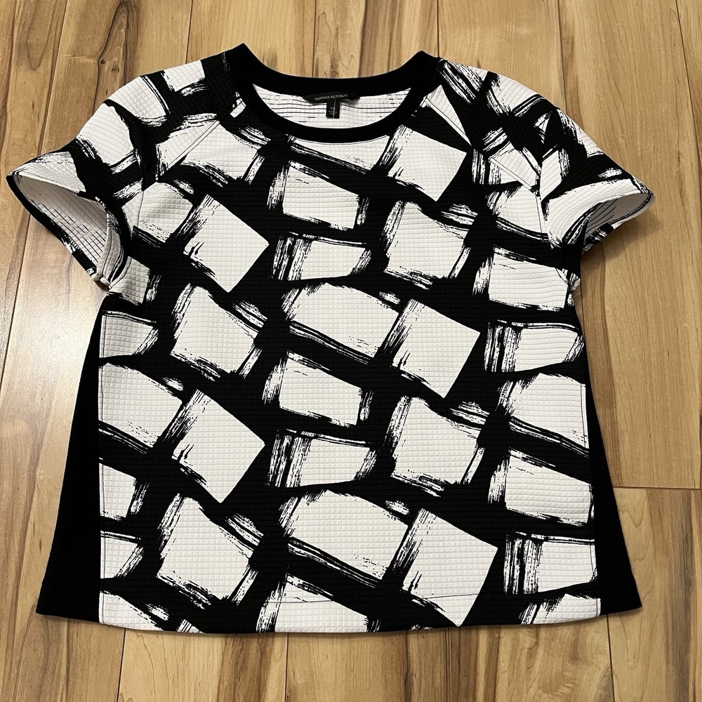 Banana Republic Women's Sz XS Quilted Black White Geo Print Top Boxy Structured